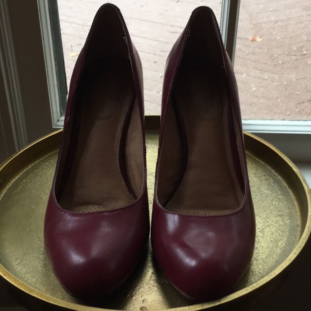 Deep red corso como heels